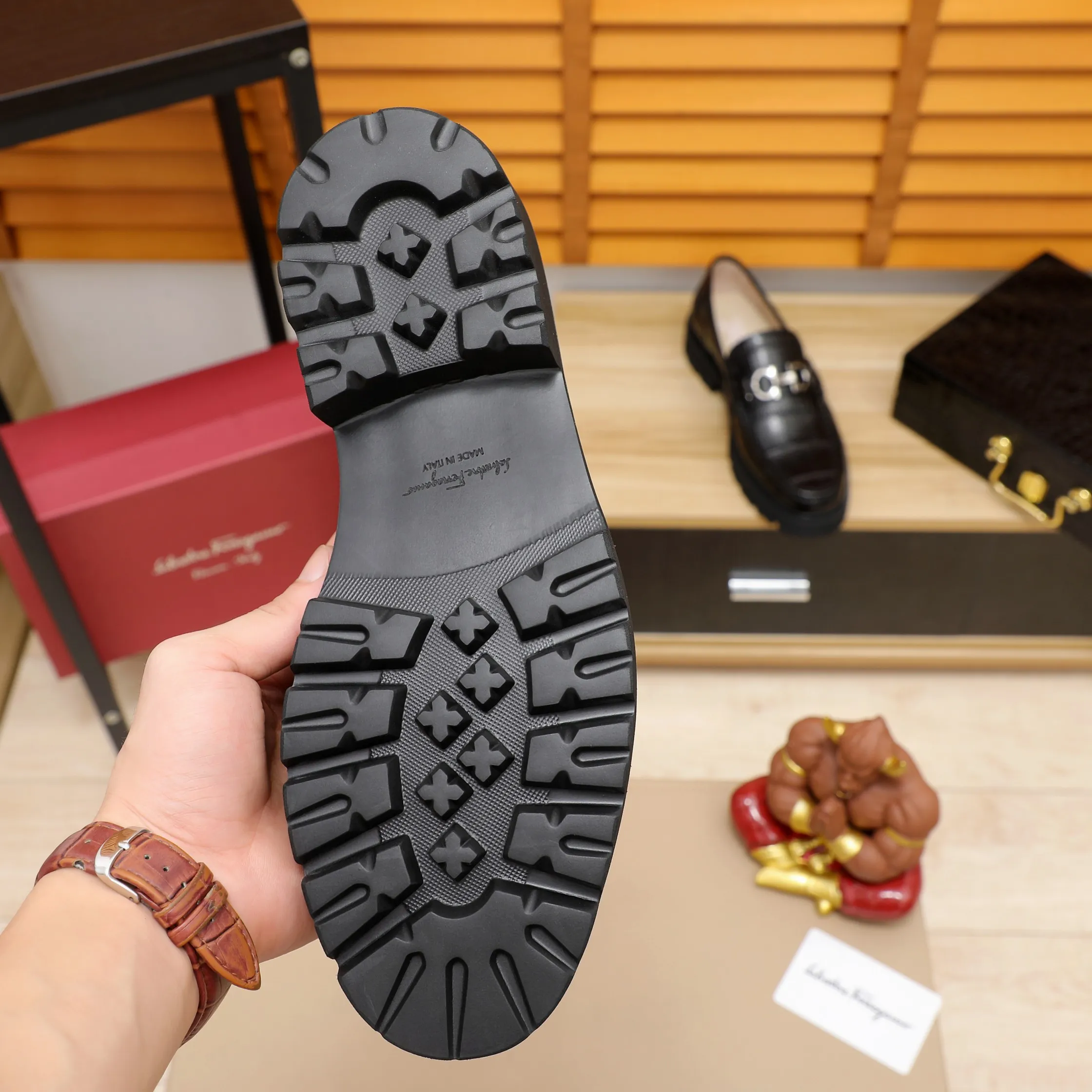 Men's shoes 💰540 🕷🕷🐂【Ferragamo】Ferragamo Popular fashionable casual shoes🇨🇳Official website counter 1:1 production, original mold opening💯Good quality visible, imported high-end first-layer waxed calfskin, water-dyed🐂leather lining🌿very clear texture, high-quality waterproof, non-slip and wear-resistant outsole🎋high quality and low price, truly handmade🍓Black optional! Code number 38-45……